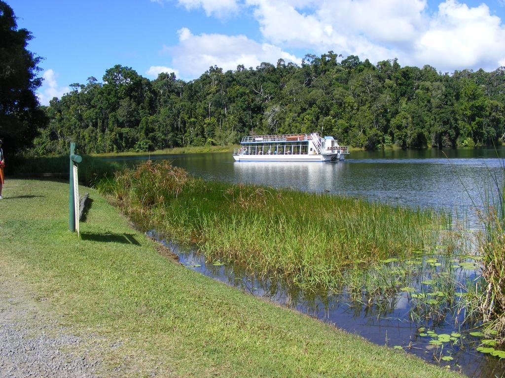 Lake Eacham Tourist Park & Cabins Exterior photo
